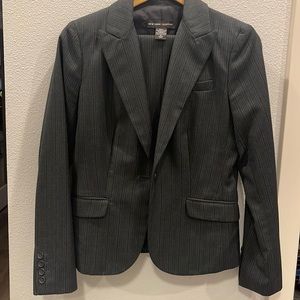 New York & Company, two piece suit. Size 6